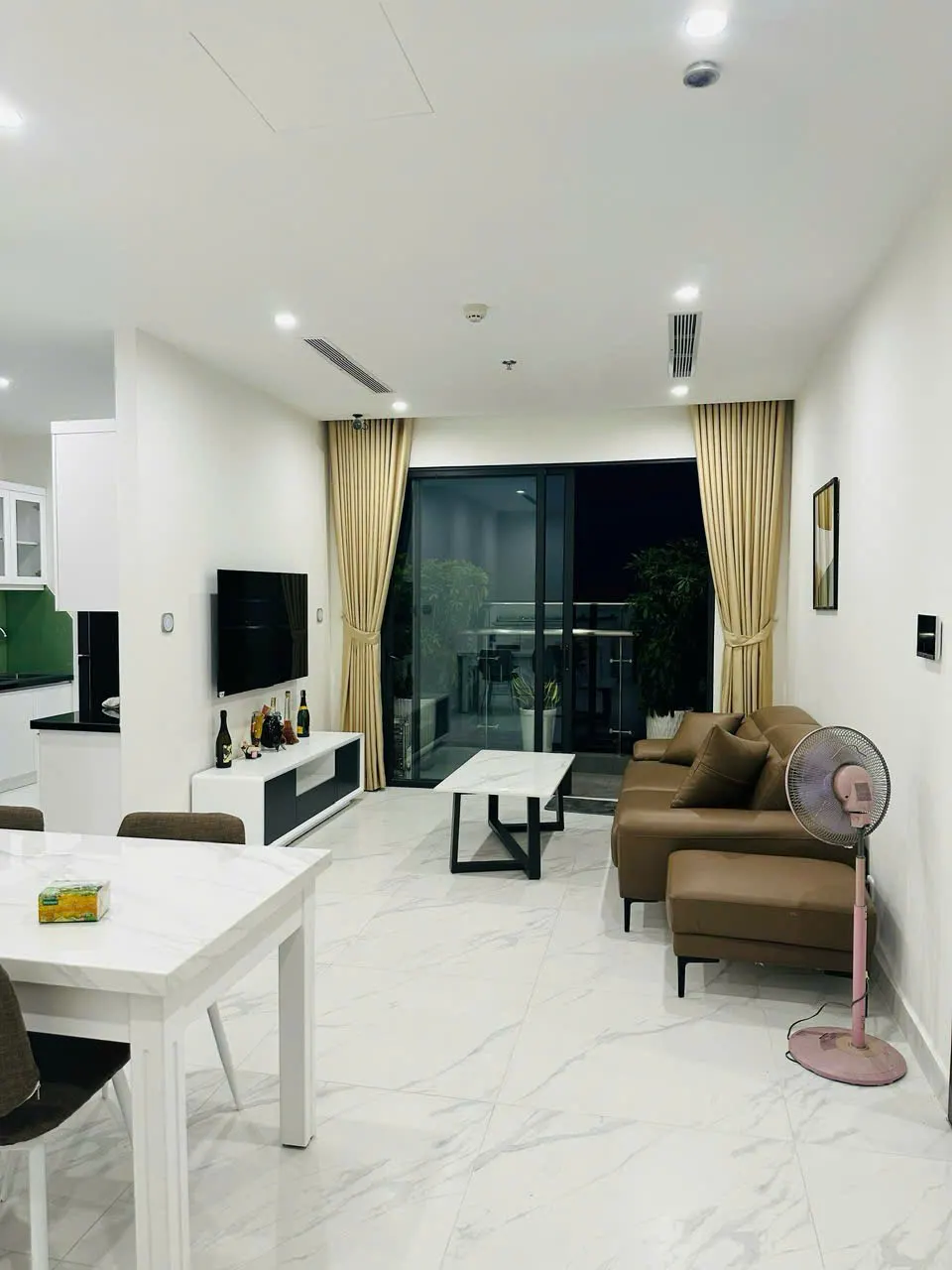 CHO THUÊ CĂN HỘ 3PN THE BEVERLY - FULL NỘI THẤT - GIÁ 22 TRIỆU/THÁNG