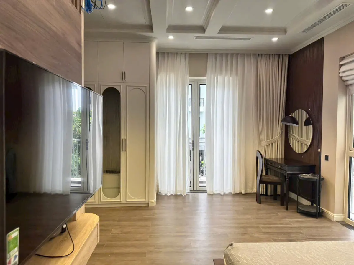 CHO THUÊ - Biệt thự full nội thất Vinhomes Grand Park- gái 135tr/tháng