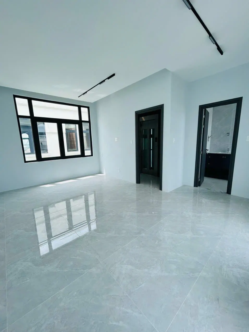 CHO THUÊ - Nhà phố 84m2 5 tầng Vinhomes Q9 - giá 35tr/tháng, có thang máy có máy lạnh âm trần - ảnh 4