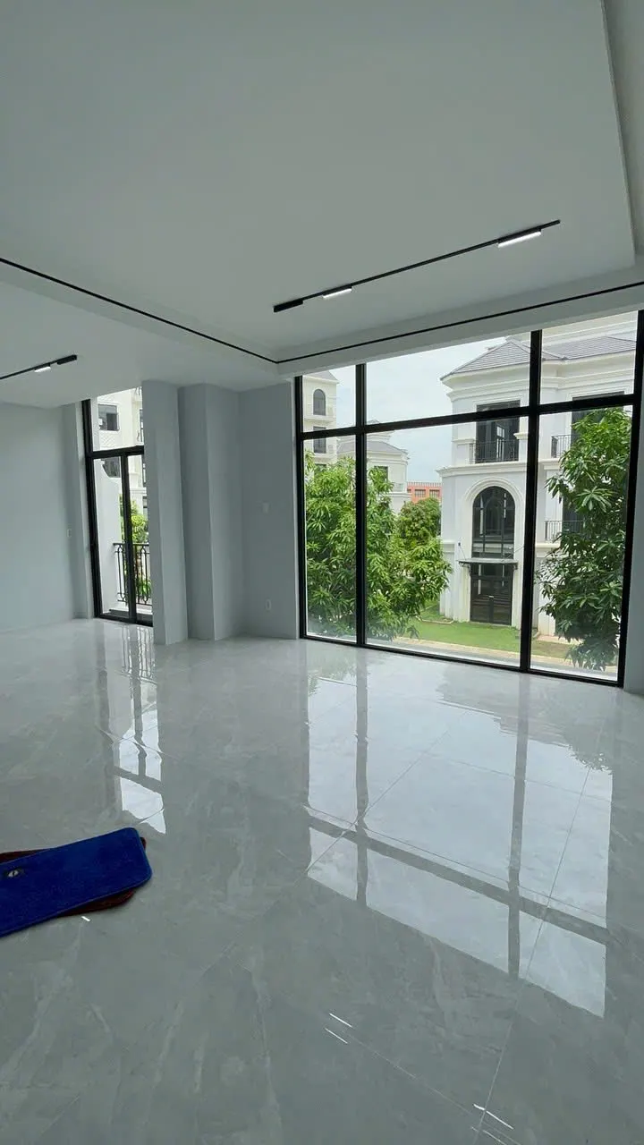 CHO THUÊ - Nhà phố 84m2 5 tầng Vinhomes Q9 - giá 35tr/tháng, có thang máy có máy lạnh âm trần - ảnh 5