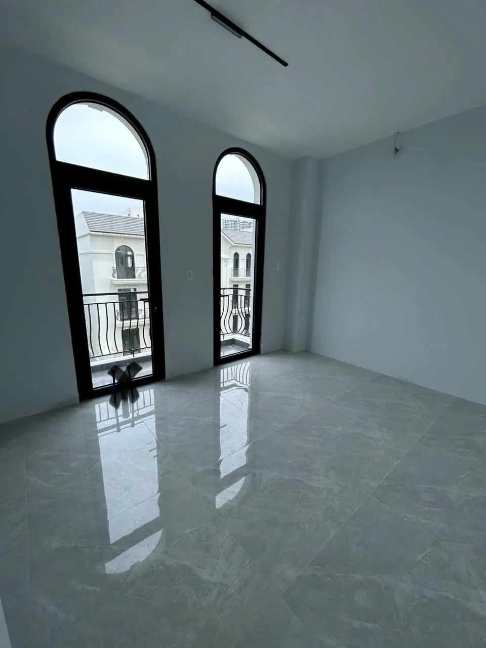 CHO THUÊ - Nhà phố 84m2 5 tầng Vinhomes Q9 - giá 35tr/tháng, có thang máy có máy lạnh âm trần - ảnh 6