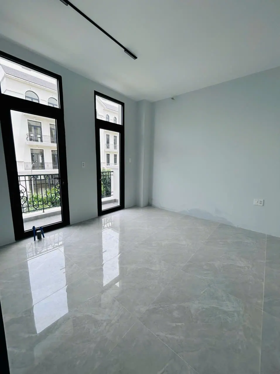CHO THUÊ - Nhà phố 84m2 5 tầng Vinhomes Q9 - giá 35tr/tháng, có thang máy có máy lạnh âm trần - ảnh 9