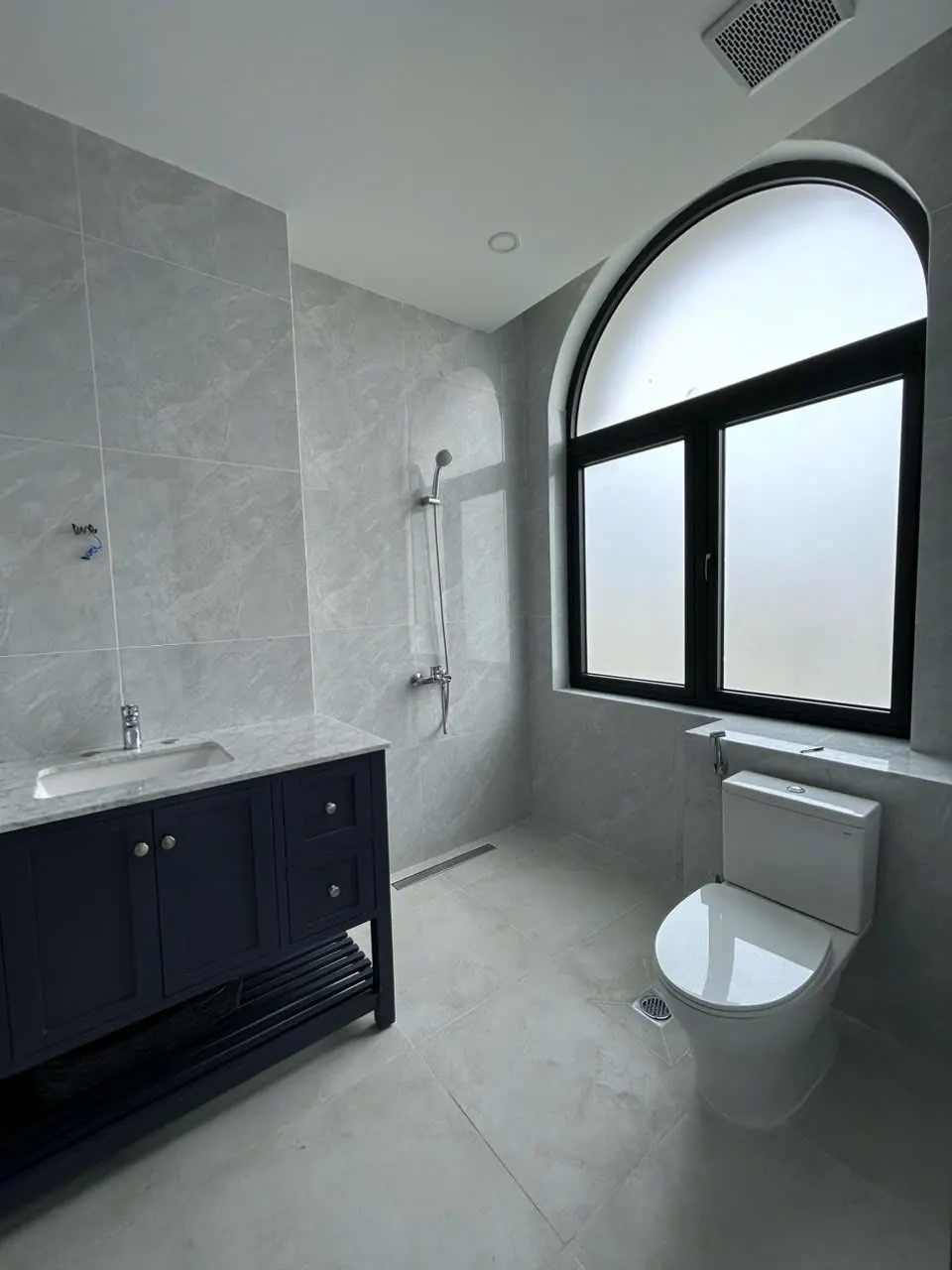 CHO THUÊ - Nhà phố 84m2 5 tầng Vinhomes Q9 - giá 35tr/tháng, có thang máy có máy lạnh âm trần - ảnh 11
