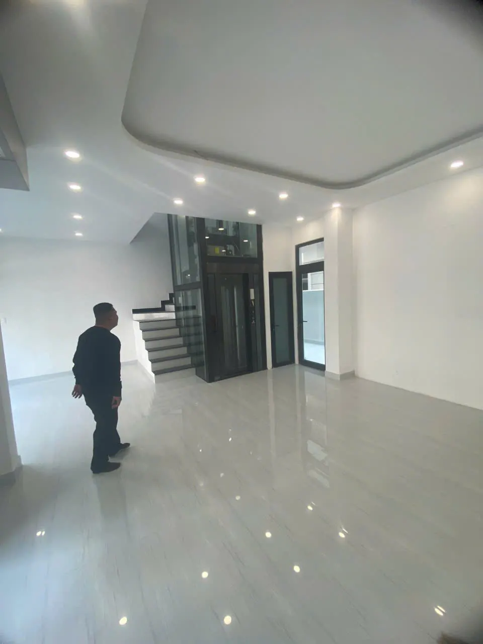CHO THUÊ NHÀ PHỐ 96M2 CÓ THANG MÁY CÓ MÁY LẠNH TẠI VINHOMES GRAND PARK- GIÁ 32TR/THÁNG - ảnh 3
