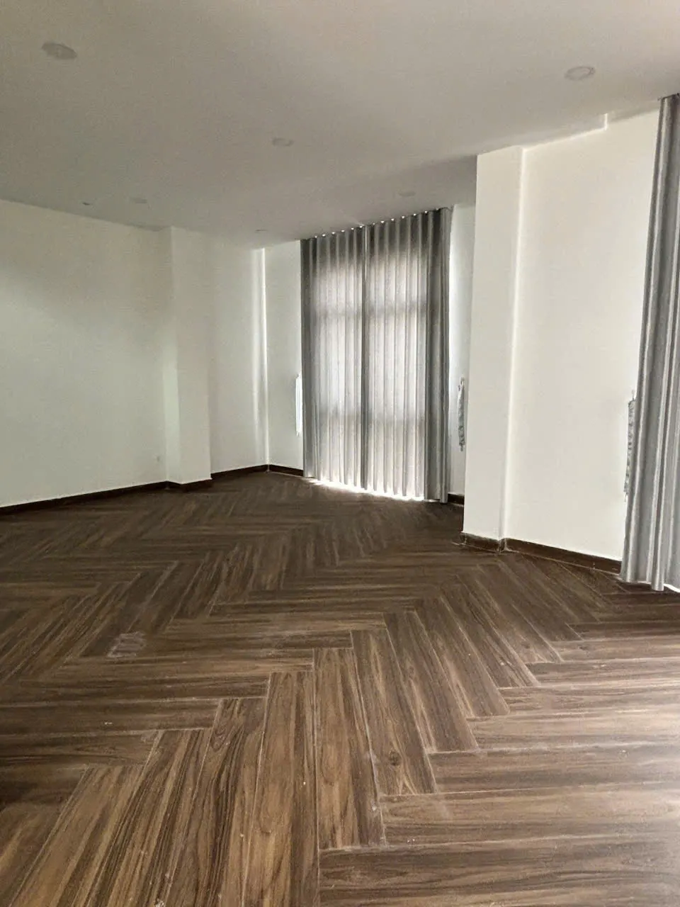 Cho thuê tầng văn phòng 144m2 Vinhomes Grand Park - Trống - Giá từ 9tr/tháng - ảnh 3