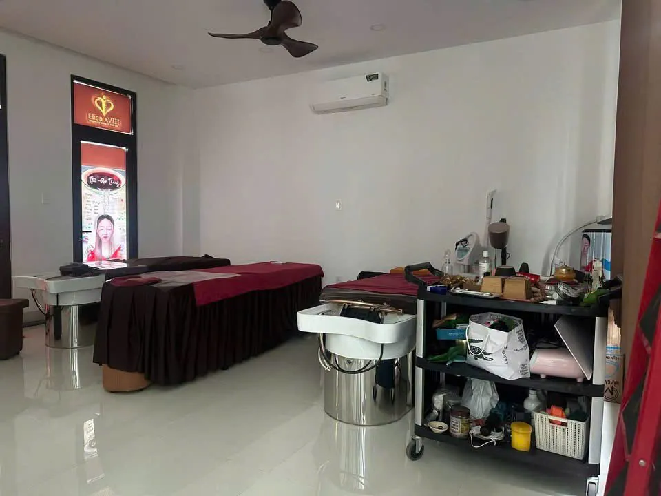 Cho thuê tầng văn phòng Vinhomes Grand Park - Trống - Giá 7tr/tháng