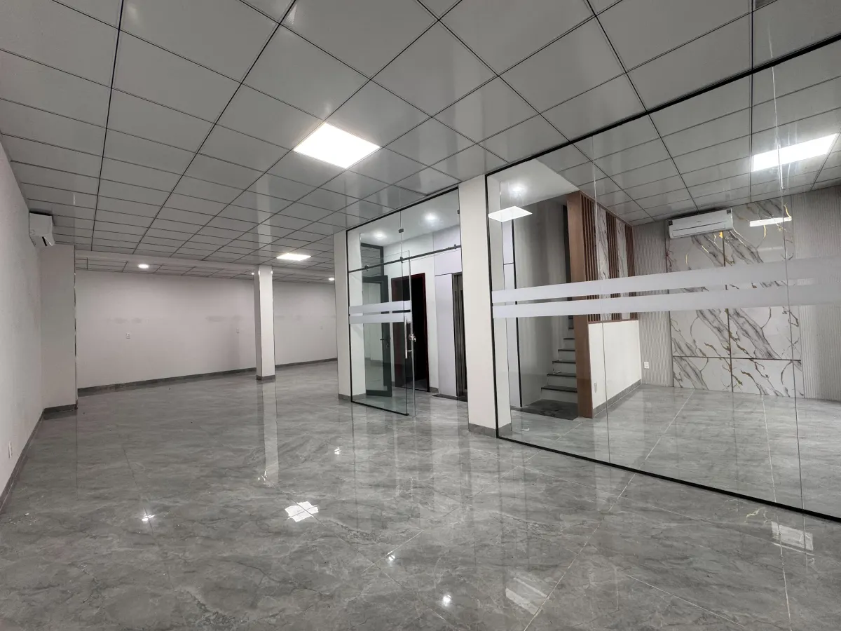 CHO THUÊ NHÀ PHỐ 144M2 đầy đủ thang máy, máy lạnh, lối đi riêng, ngăn phòng tại Vinhomes grand Park - ảnh 2
